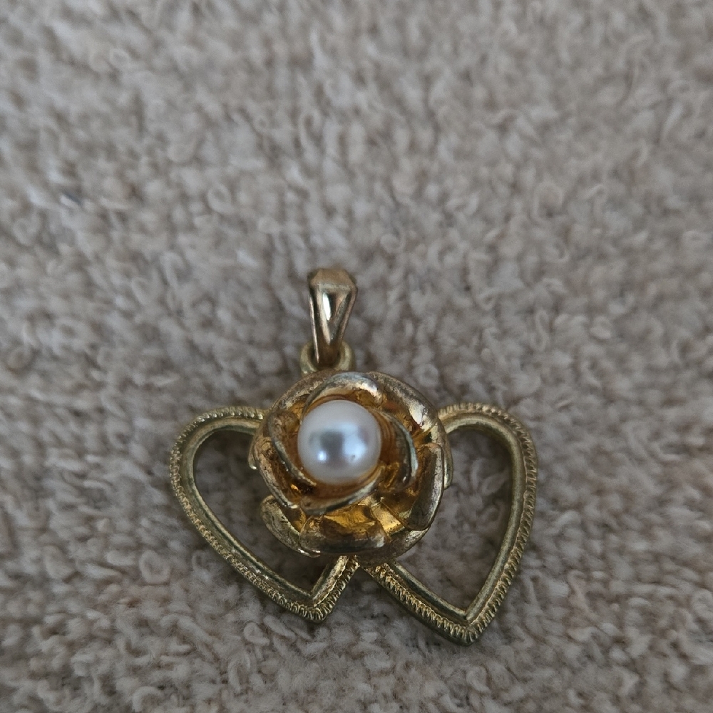 Vintage Double Heart Rosebud with Pearl in the middle